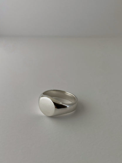 Round Classic Signet Ring